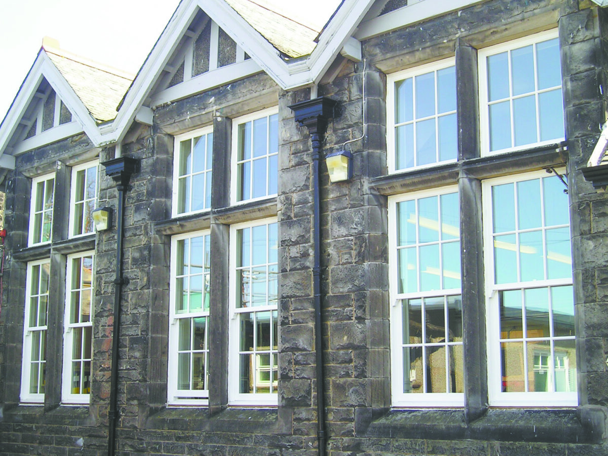 Inglise aknad - vertikaalselt liikuv liugaken