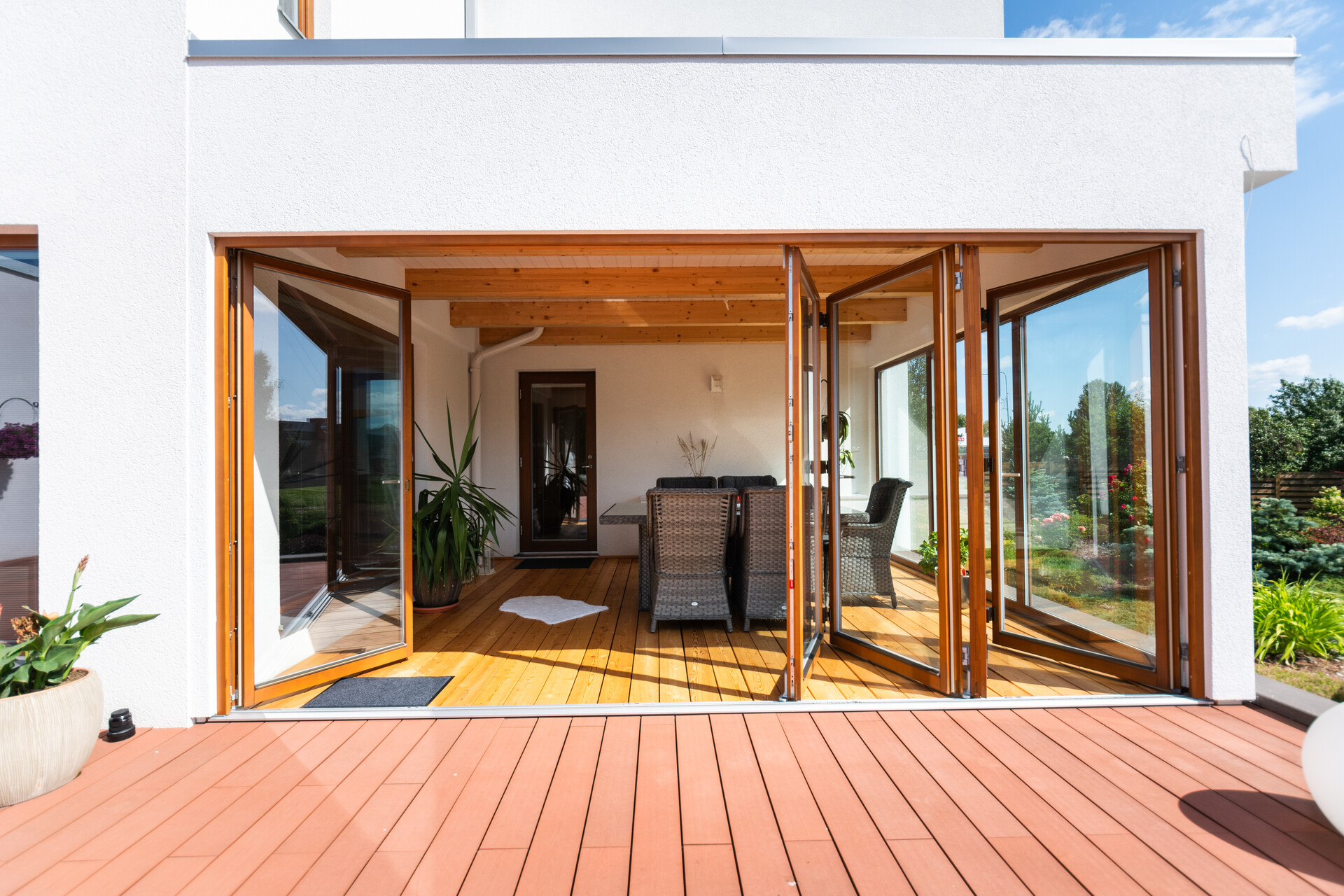 http://Sissepoole%20avatav%20liug-voldik%20terrassiuks%20Aru%20patio%20FOLD