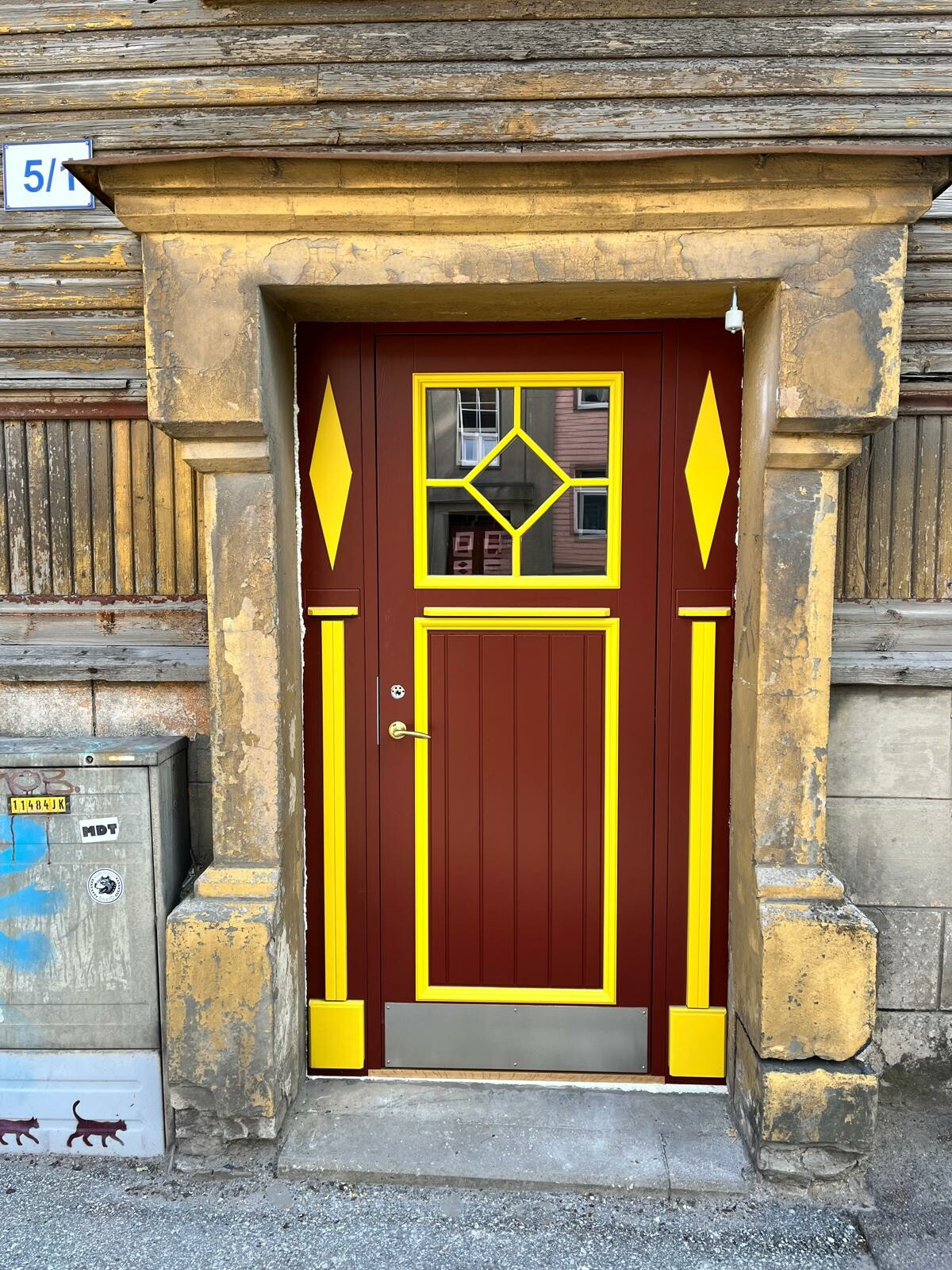 http://Välisuks%20puidust