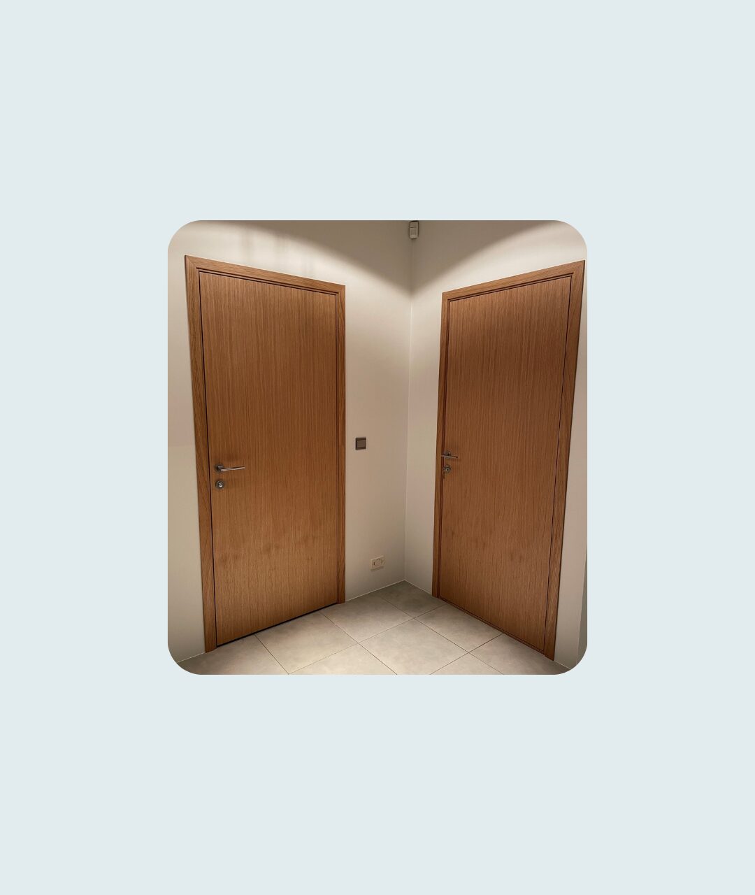 Interior doors with different opening directions in one room