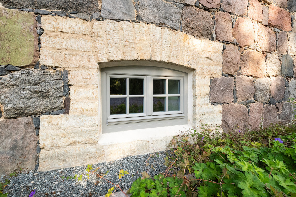 ru RETRO IN puitveeninadega sissepoole avatav aken