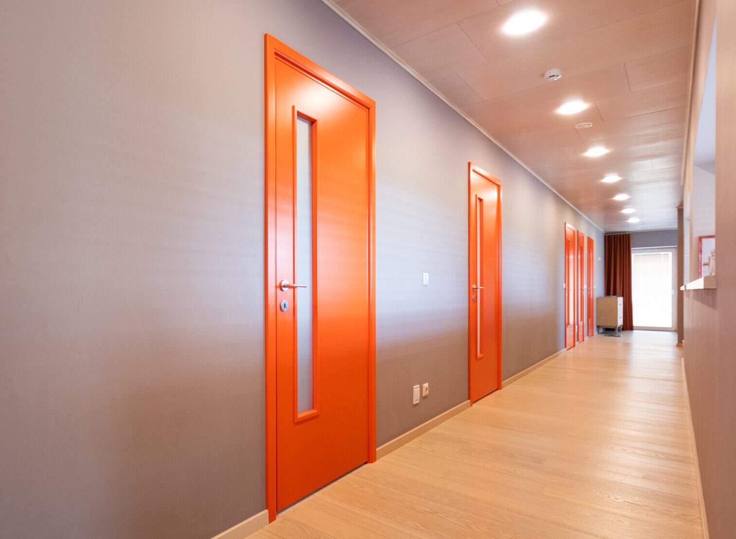 Patterned glass – light in the room without losing privacy