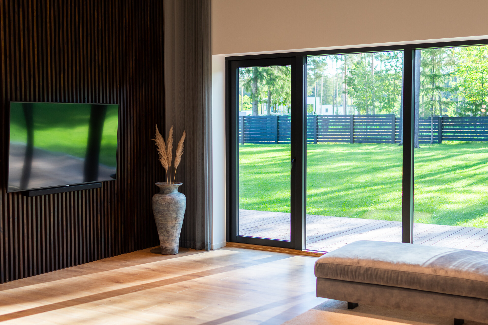 Sissepoole avanevad rõduuksed